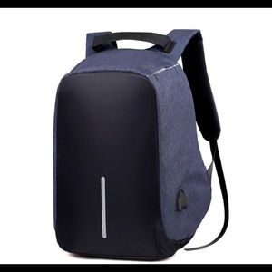 Minimal Back Pack w USB