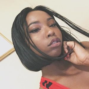 Meet your Posher, Debora