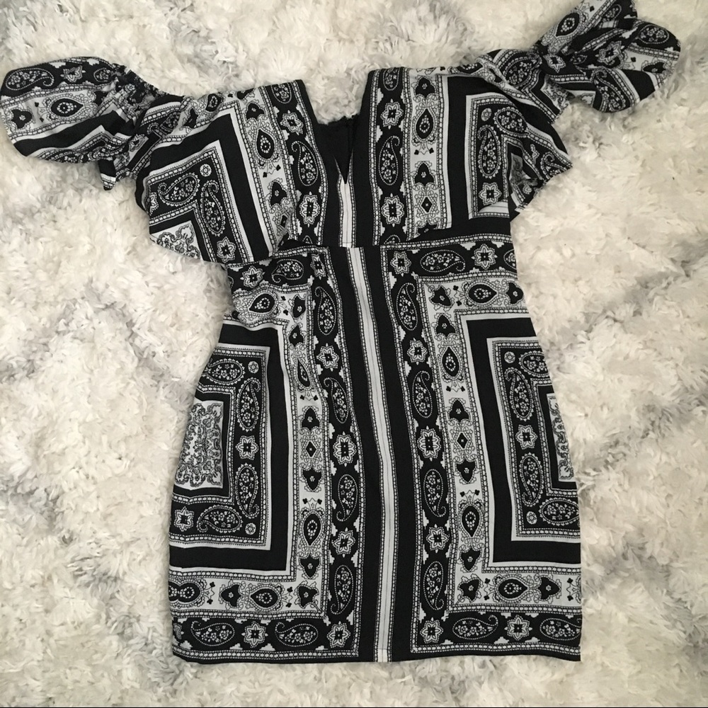 NWOT Lovers + Friends off the shoulder dress