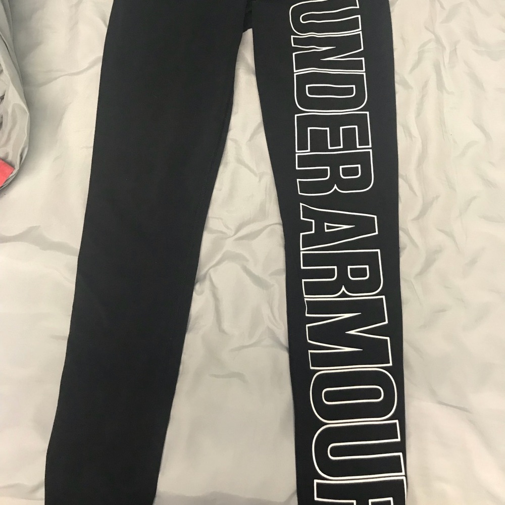 Size Medium UA leggings