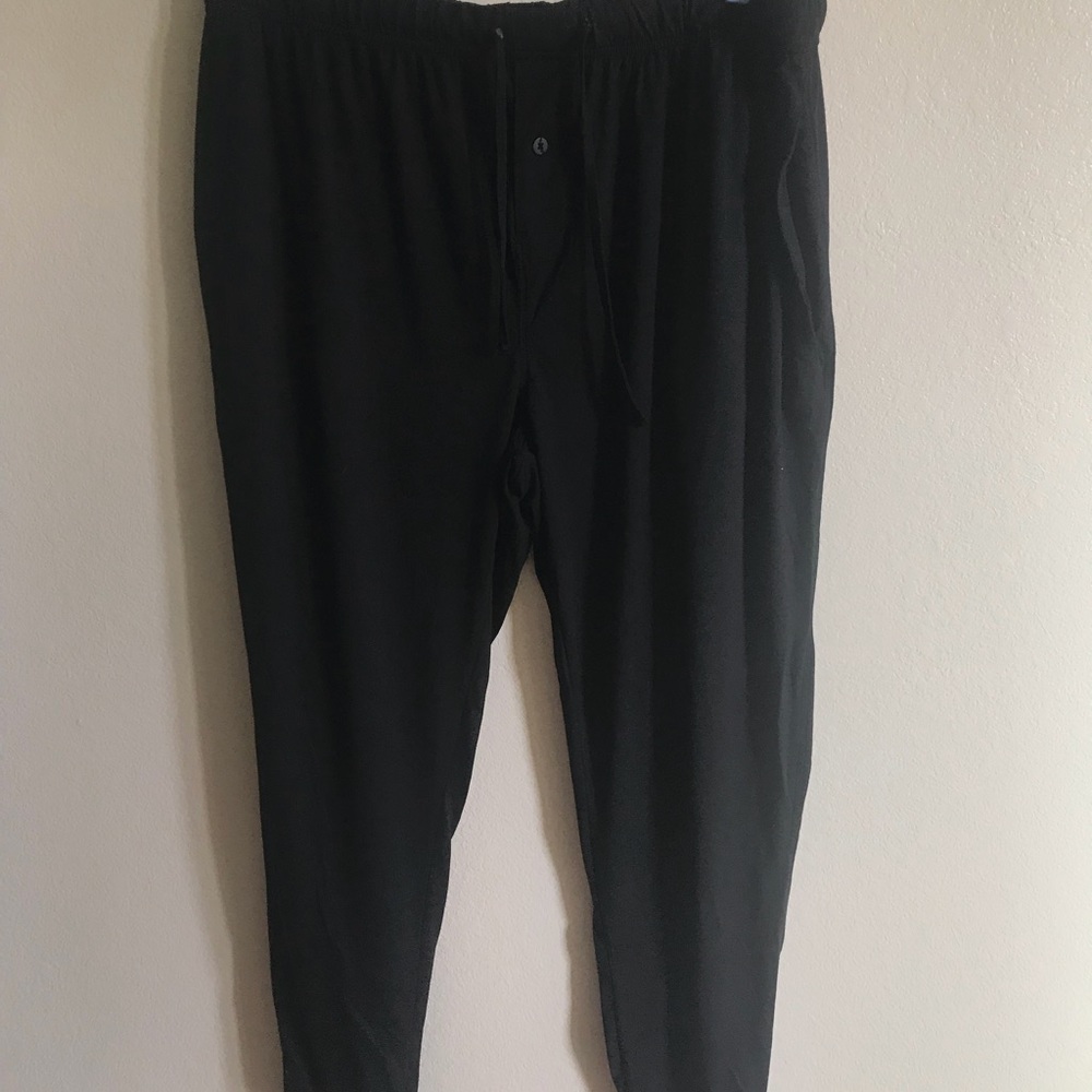 Black joggers with biggg pockets