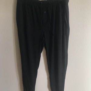 Black joggers with biggg pockets