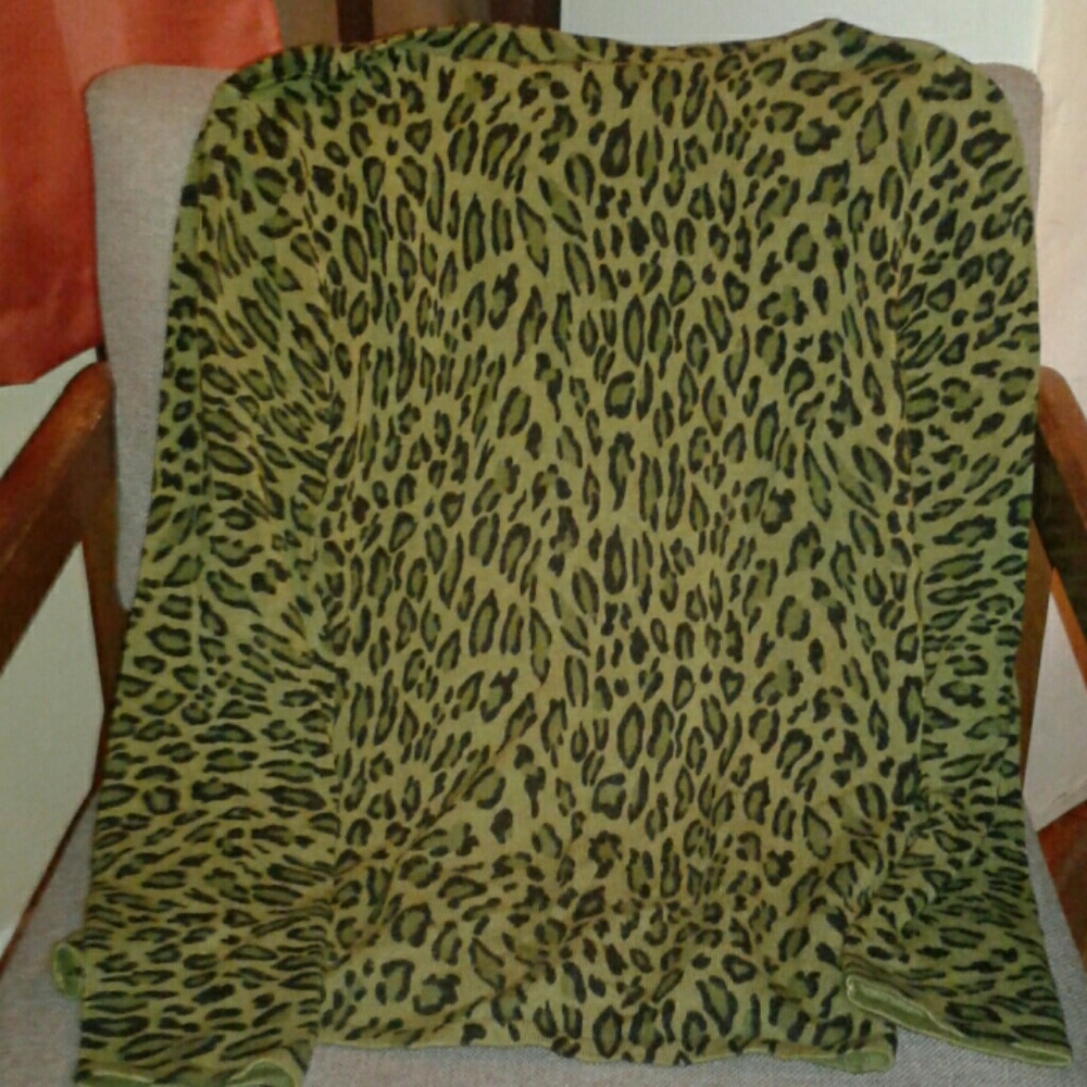Green cheetah printed shirt
