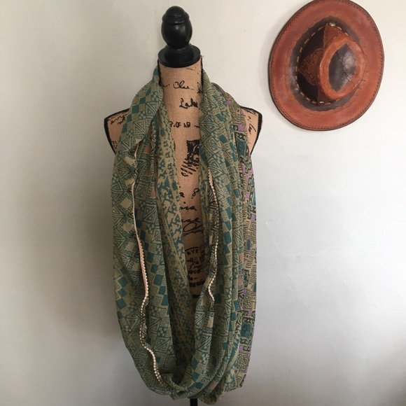 Accessories - 🖤 LAST CHANCE NWT infinity scarf
