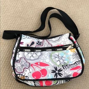 SOLD 3/19/19 Lesportsac bag EUC