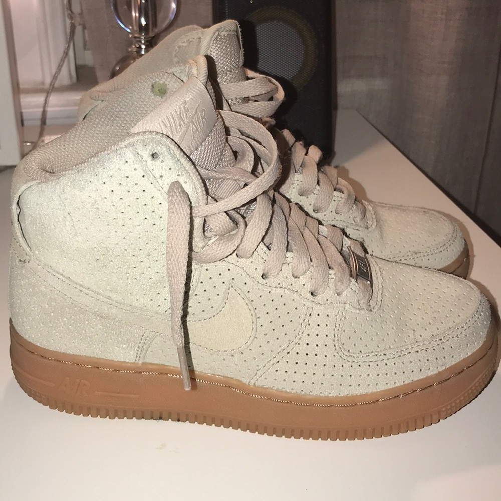🔥 NIKE WMNS AIR FORCE 1 HIGH SIZE 5.5 🔥