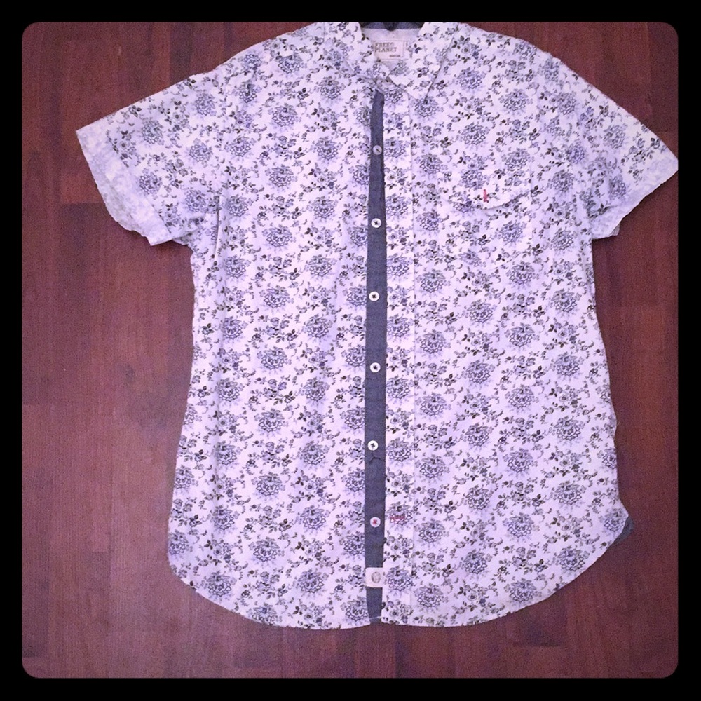 Free planet short sleeve button up