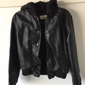 ✨Vegan faux leather bomber jacket✨ NWOT