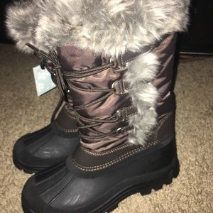 Snow boots