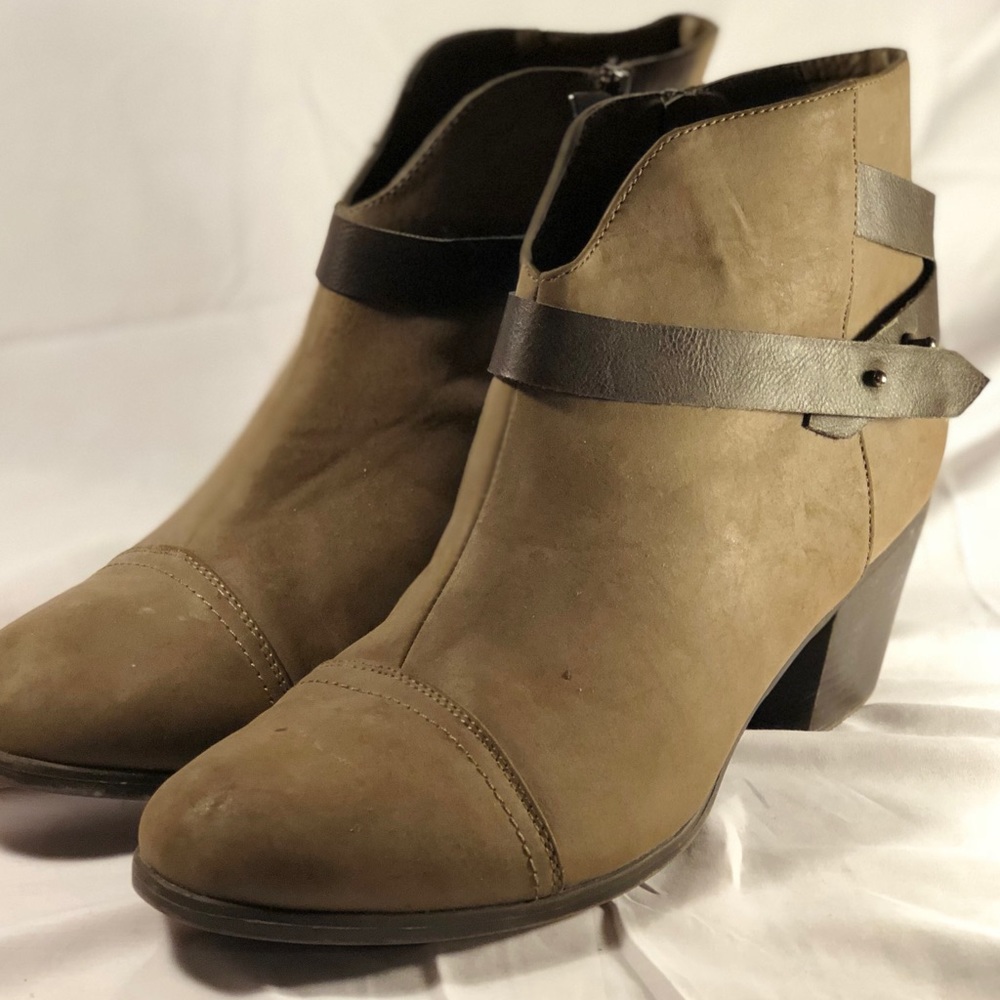 Catherine’s Brown Tan Ankle boots booties