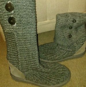 grey sweater uggs
