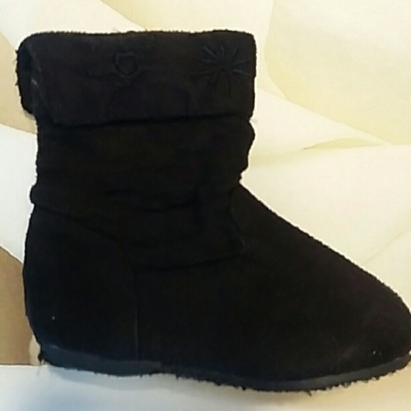 SOLD——Infant black boots - Picture 2 of 4
