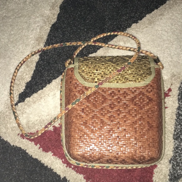 Adorable gold and brown woven crossbody - Picture 5 of 6