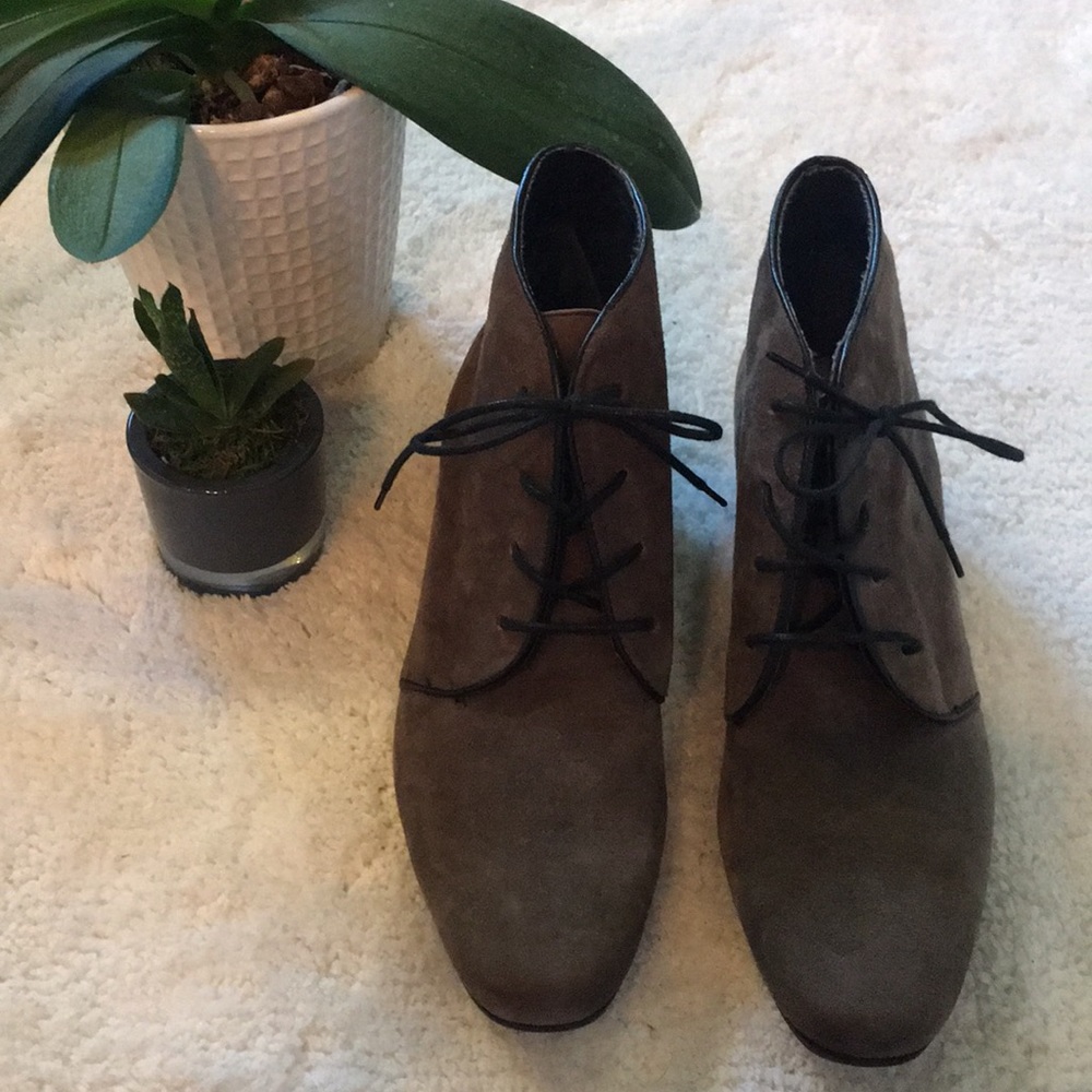 Munro real suede booties