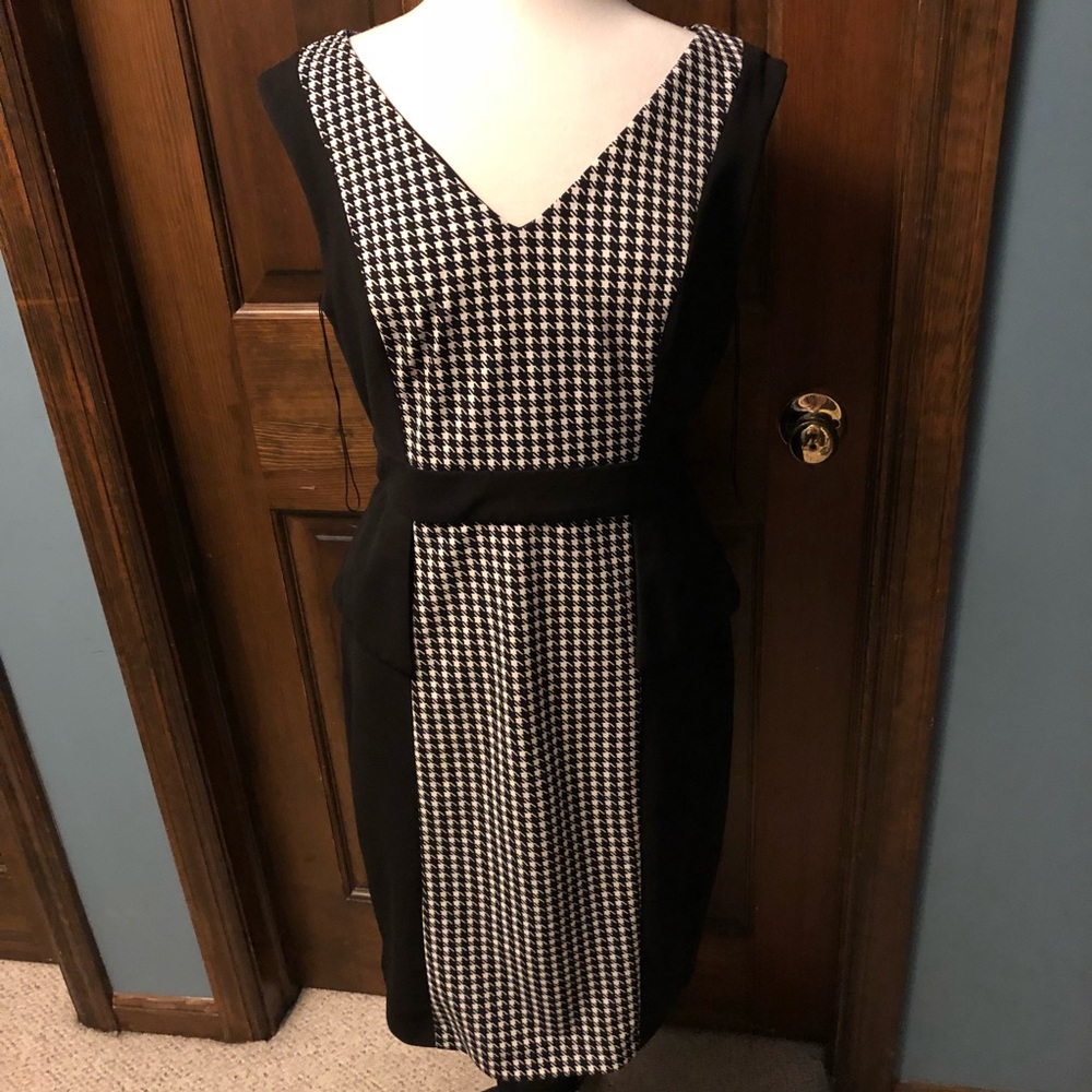 Houndstooth business shift dress black and white