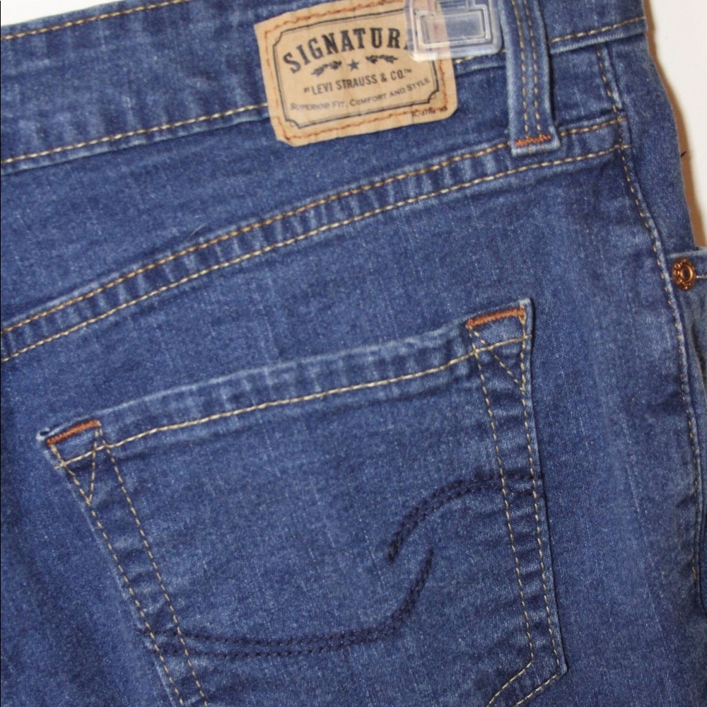 Signature by Levi’s bootcut jeans size 6 med