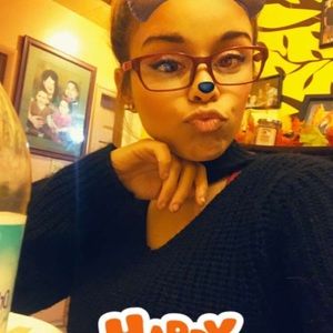 Meet your Posher, Lylas