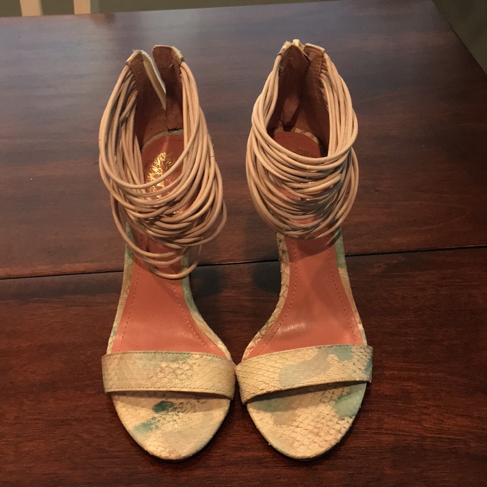 Vince Camuto heels 👠 only wore in house once
