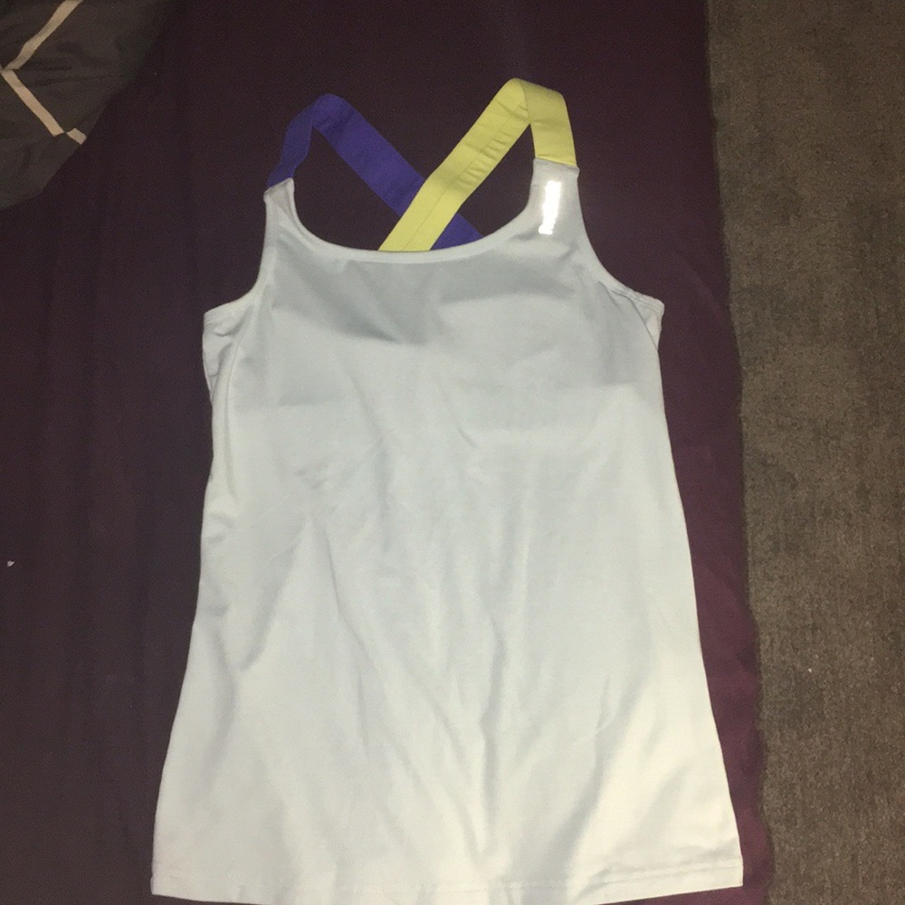 Reebok PLAYDRY Workout Tank w Bult-in Bra (Small)
