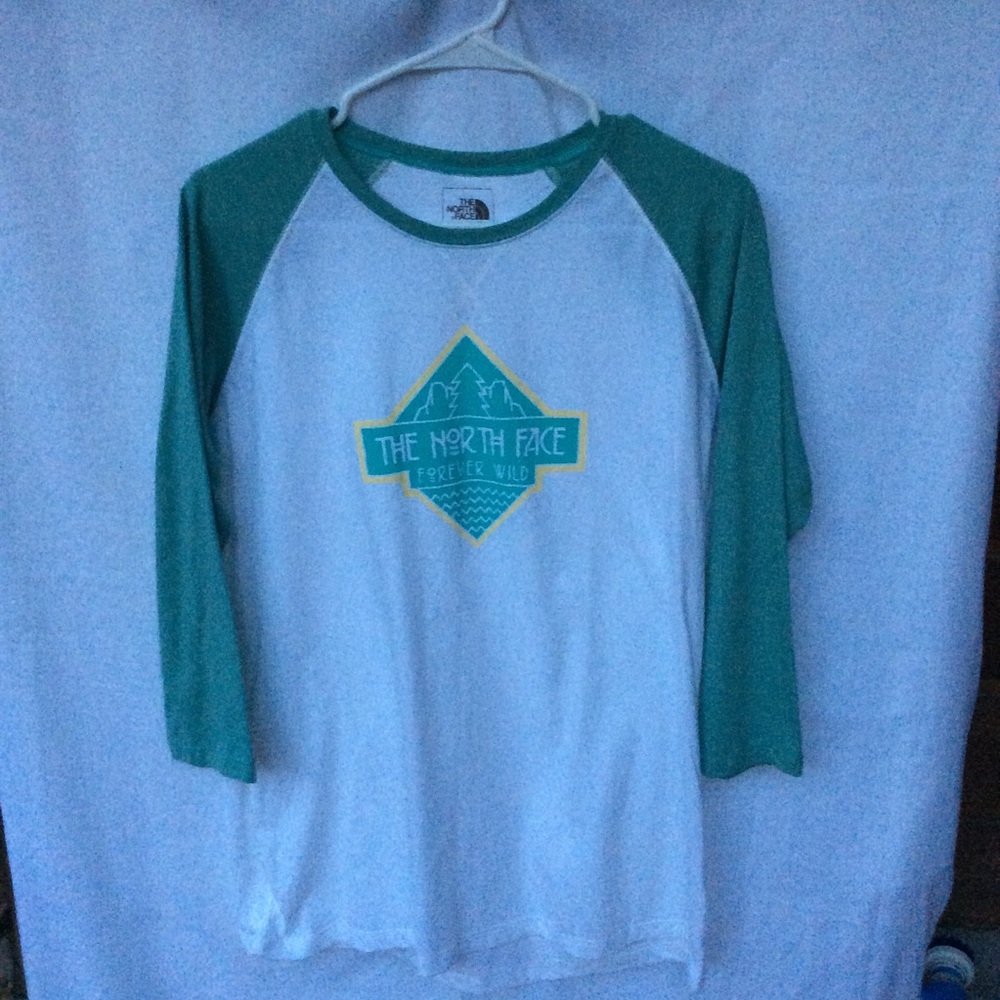 NWOT NorthFace L/S T shirt.