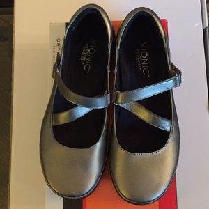 Vionic ortho Mary Janes Sz 7 with box