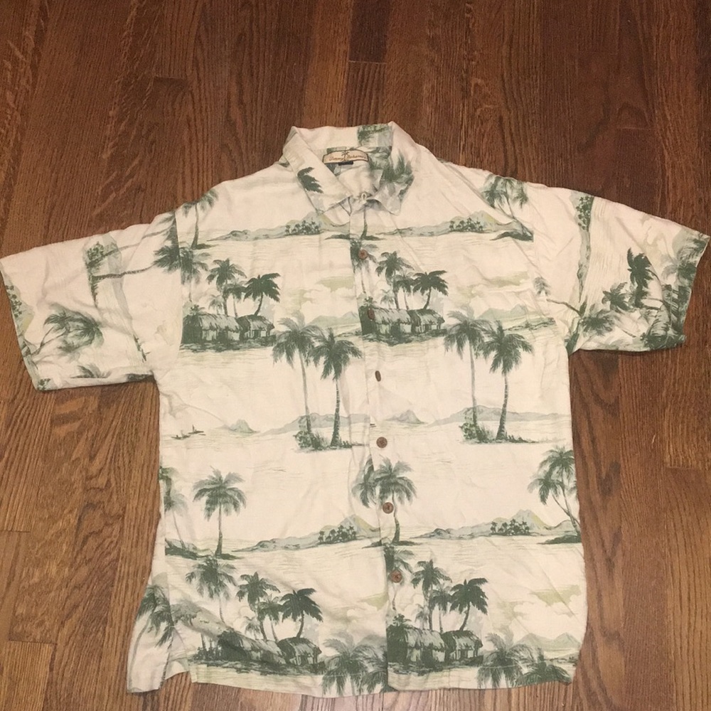 Tommy Bahama 100% Silk Hawaiian size Large shirt