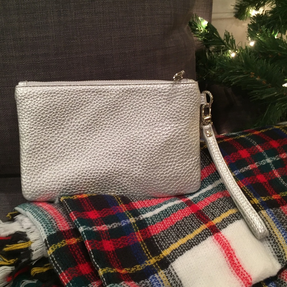 Express wristlet (silver)