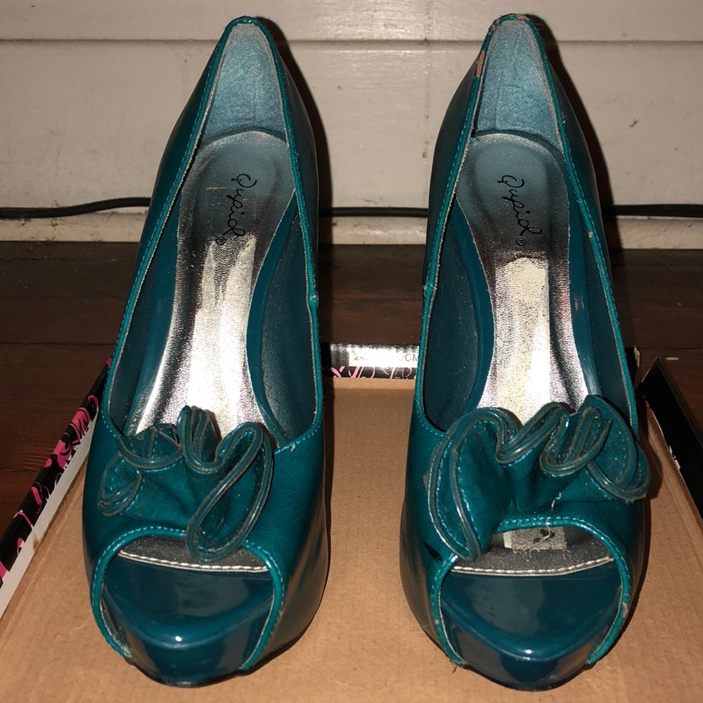 Teal heels