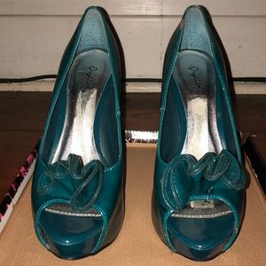Teal heels
