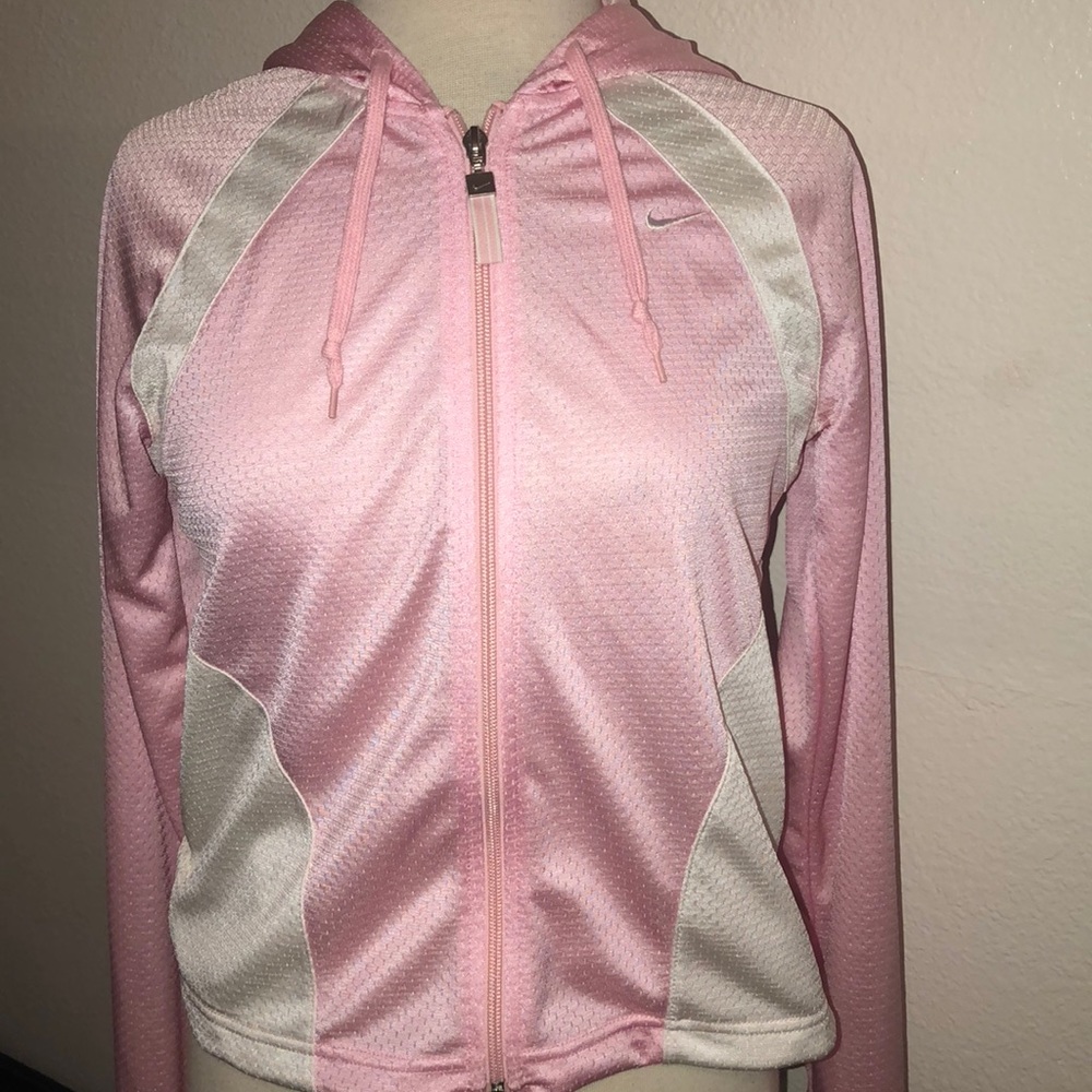 Nike jacket 💅🏽💅🏽💅🏽