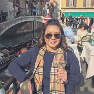 Meet your Posher, Adrianna