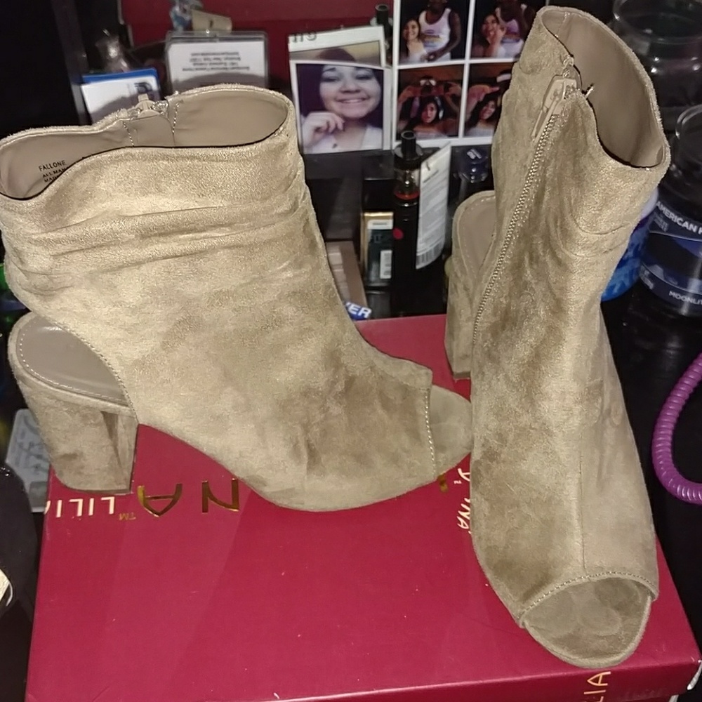Size 8  tan suede booties