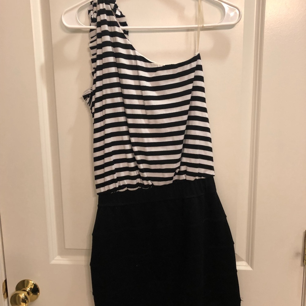 Cache Dress - Picture 2 of 3