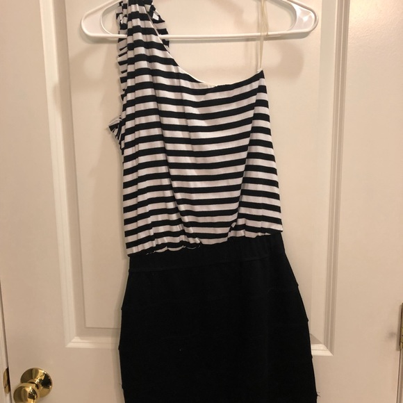 Cache Dress - Picture 2 of 3