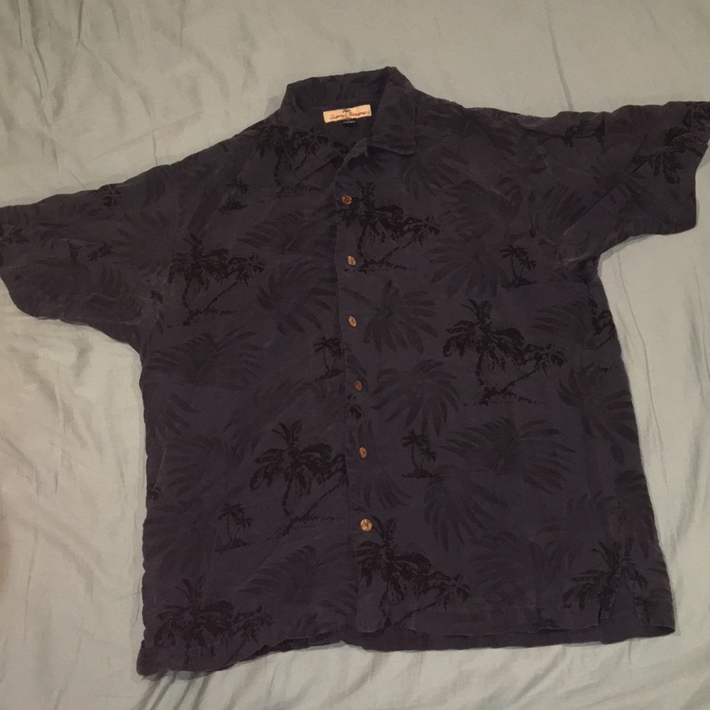 Tommy Bahama 100% Silk Hawaiian size Medium shirt