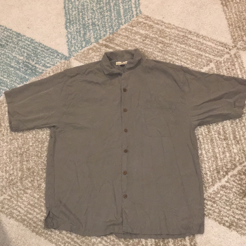 Tommy Bahama 100% Silk Hawaiian size Large shirt