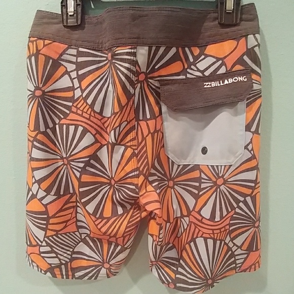 🆕 Billabong young boy's board shorts - Picture 2 of 5