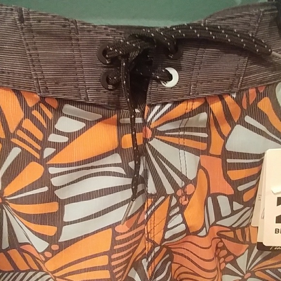 🆕 Billabong young boy's board shorts - Picture 3 of 5