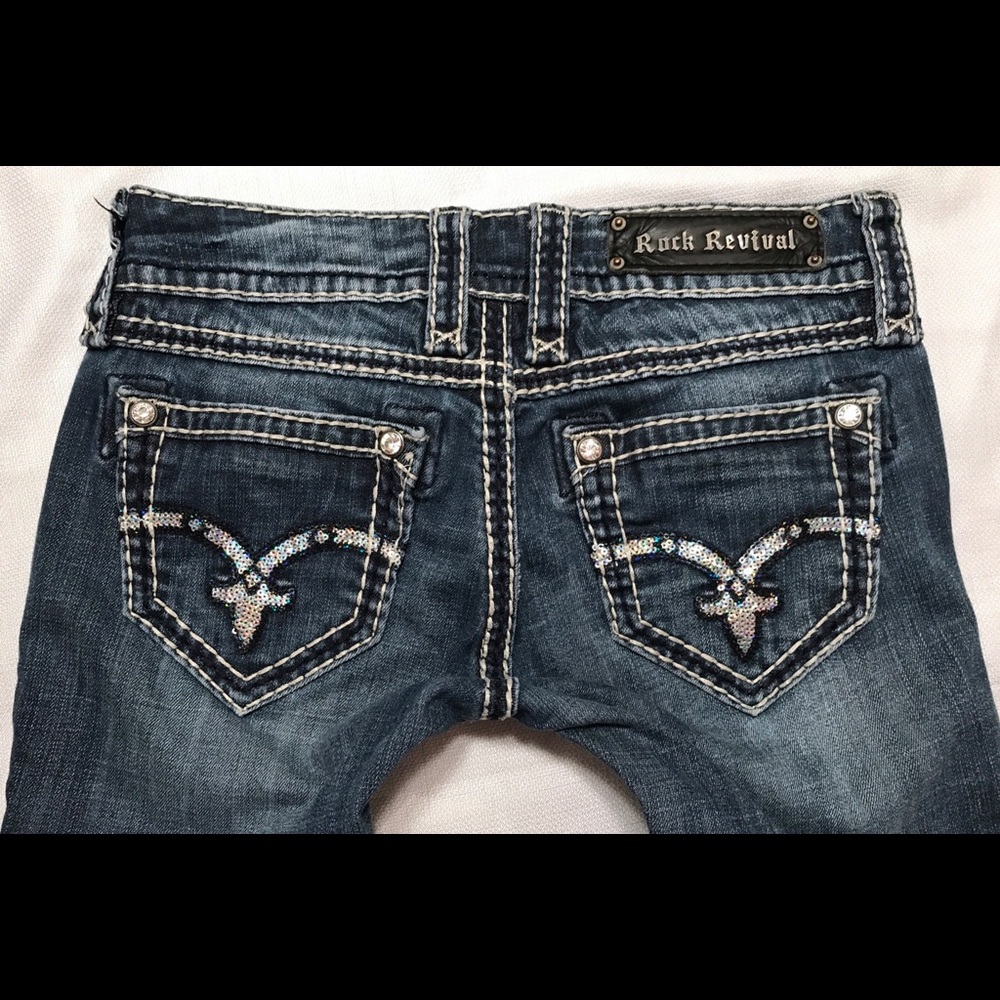 LIKE NEW: ROCK REVIVAL DENISA STRAIGHT LEG 27x35