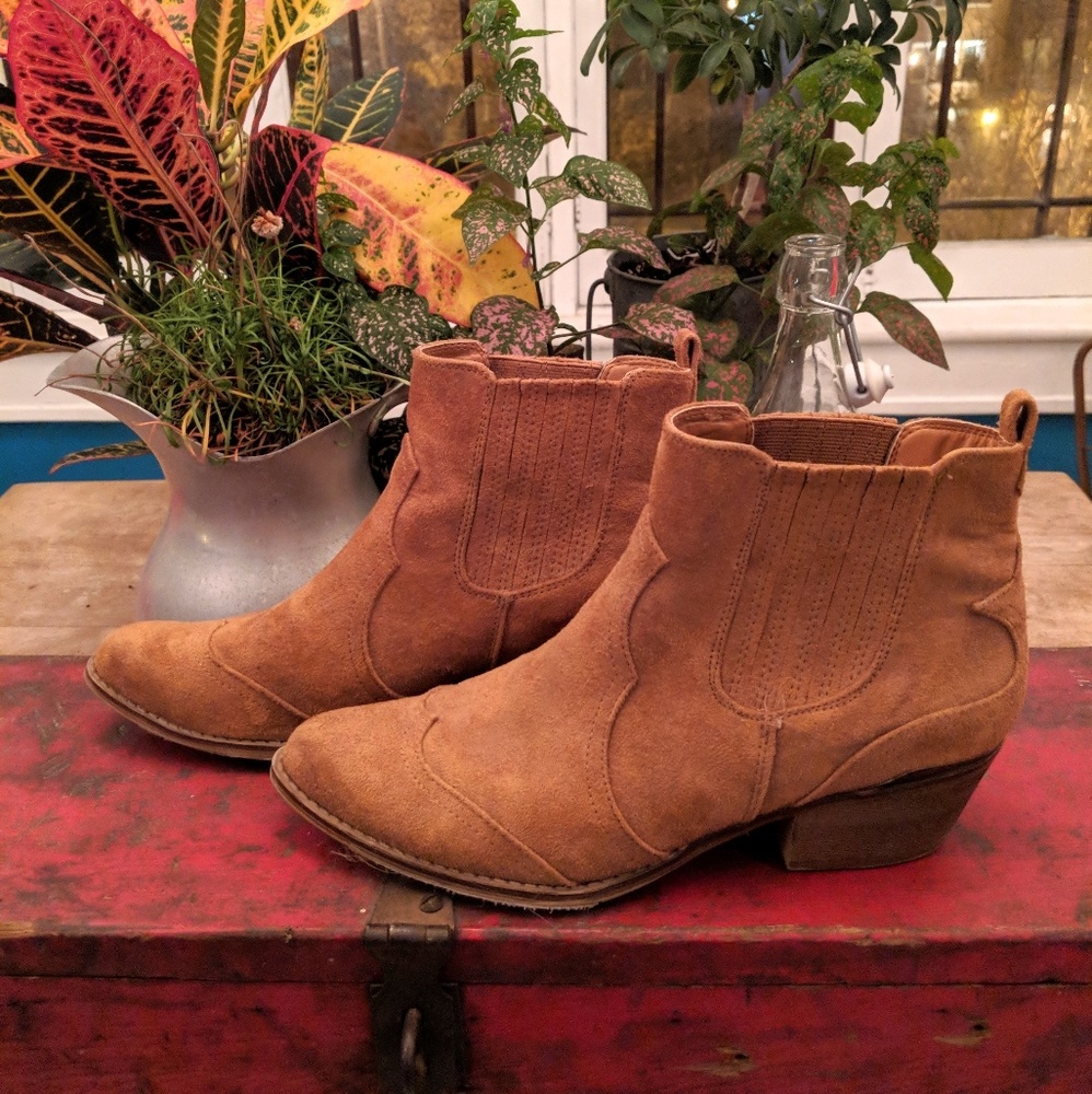 Mossimo brown booties