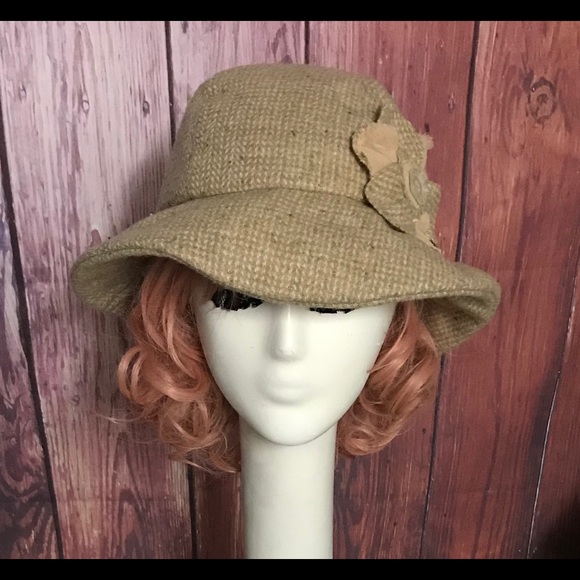 Bella Start | Accessories | Beige Wool Tweed Cloche Hat  display picture 3