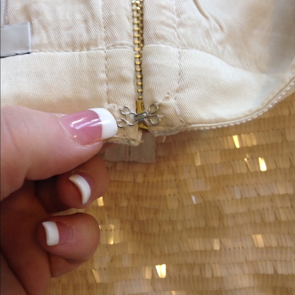 Cachè Bone Colored Sequined Skirt Sz. 4 - Picture 4 of 5