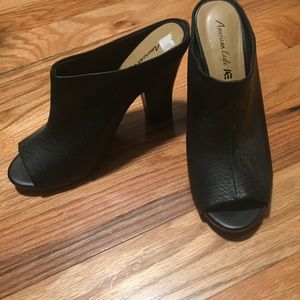 Peep toe mules