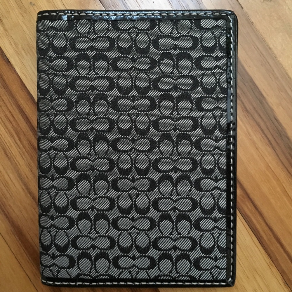 COACH SIGNATURE PASSPORT CASE