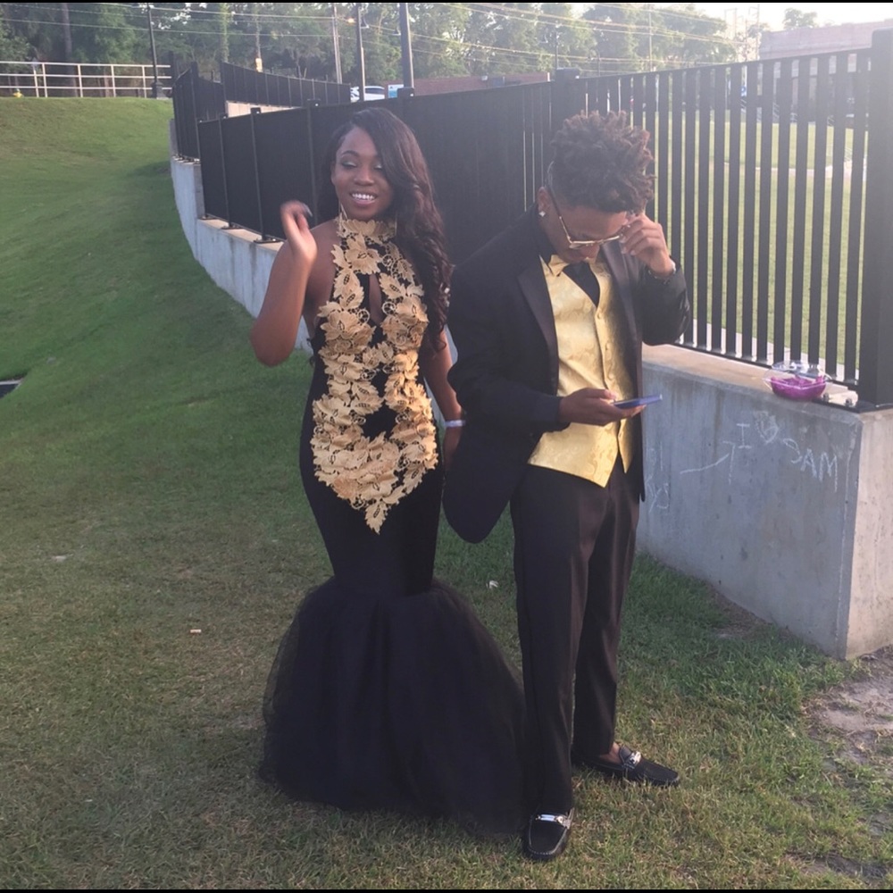 Prom Dress 💅🏽 - Picture 3 of 3