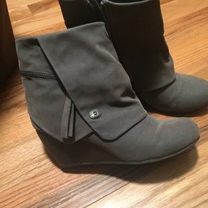 Gray blowfish booties