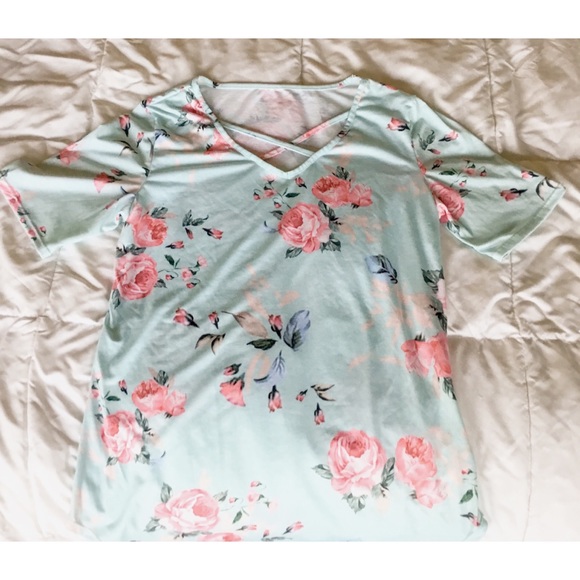 🆕🌸💐FLORAL CRISSCROSS SHORT SLEEVE BLOUSE💐🌸🆕 - Picture 4 of 5