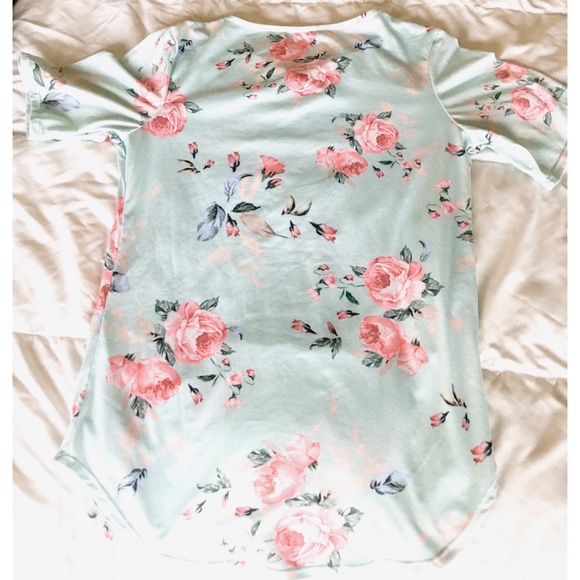 🆕🌸💐FLORAL CRISSCROSS SHORT SLEEVE BLOUSE💐🌸🆕 - Picture 5 of 5