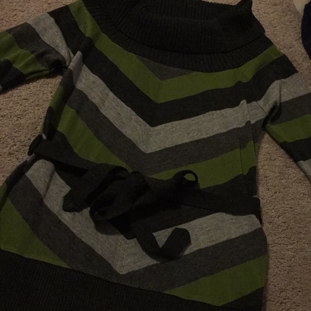 BRAND NEW TURTLE NECK SWEATER