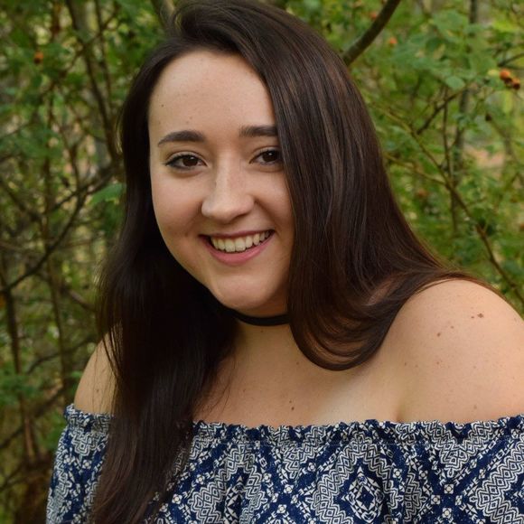 Meet your Posher, Nicole - Picture 1 of 1